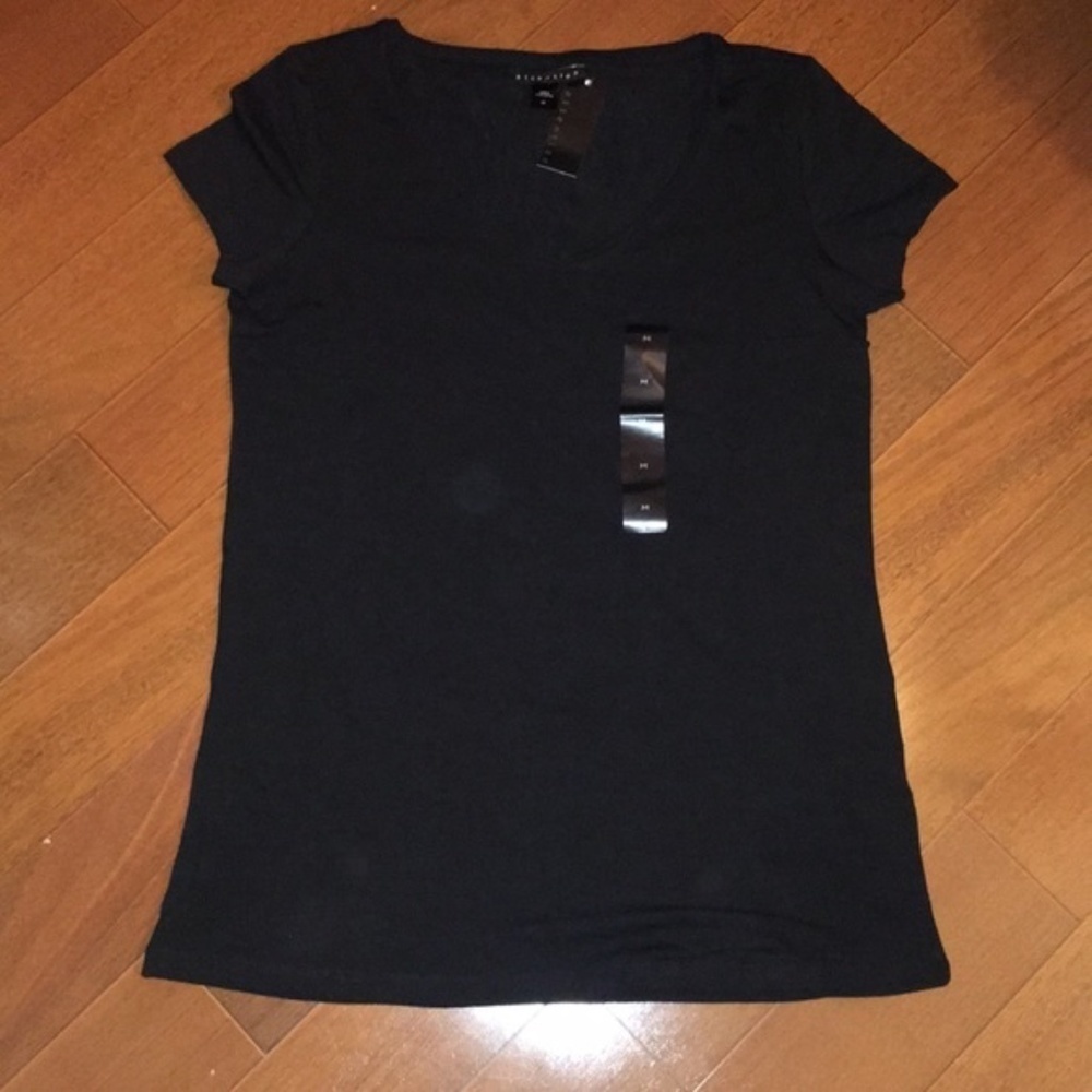 New Women’s Black V Neck T Shirt Medium